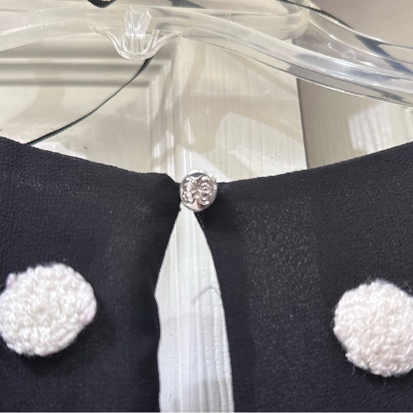 Black cap-sleeve acetate-lined top with white fuzzy embroidered dots - Picture 4 of 4